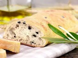 PAIN AUX OLIVES
