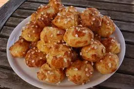 CHOUQUETTE