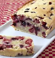 CAKE AUX FRUITS ROUGES